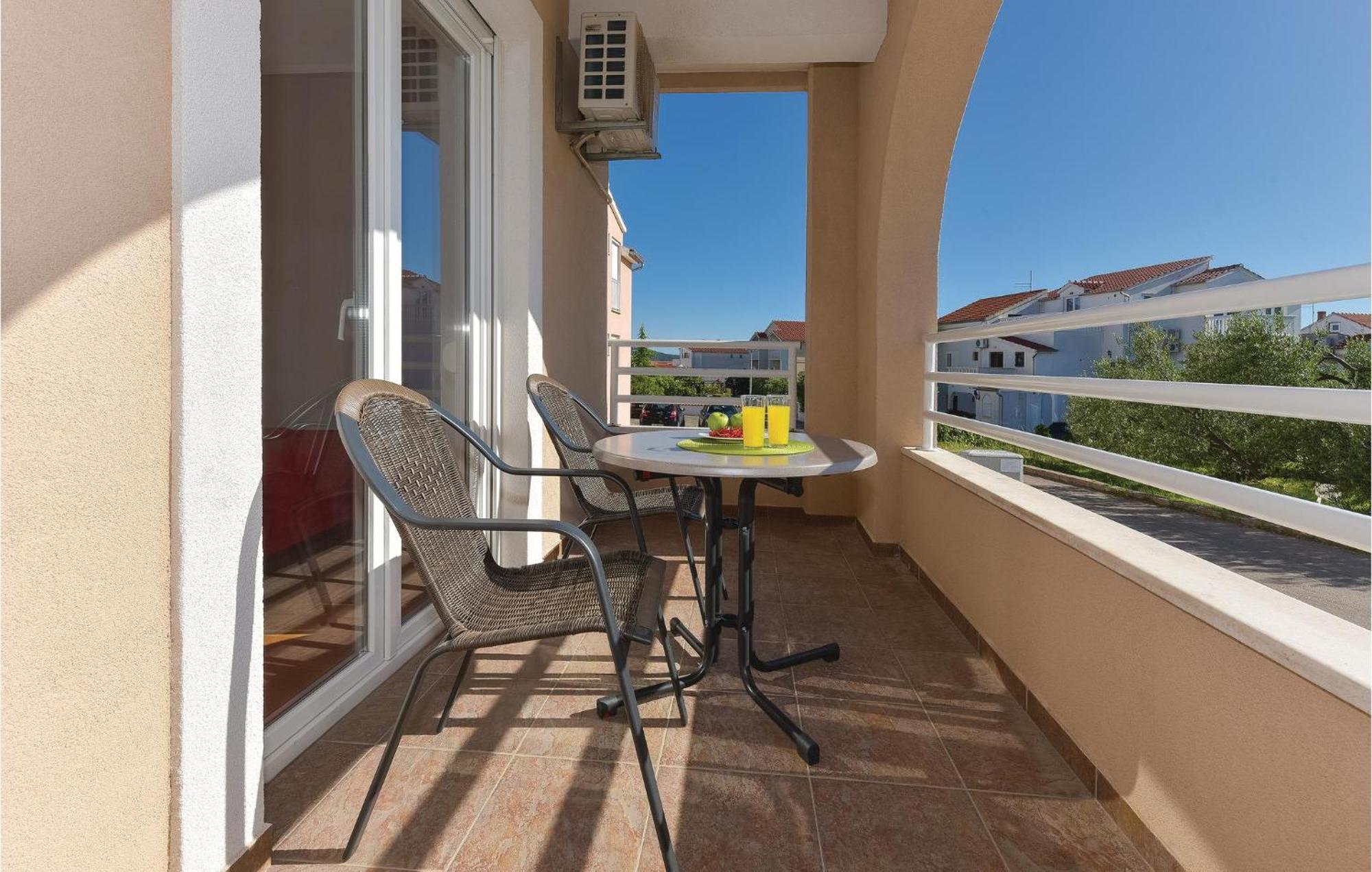 Gorgeous Apartment In Vodice With Kitchen エクステリア 写真